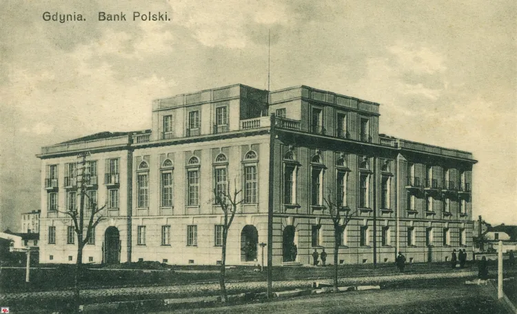 Bank Polski w Gdyni wkrótce po oddaniu do użytku w 1929 r. To właśnie pod ten gmach zakupiono wspomnianą w artykule działkę przy ul. 10 lutego.