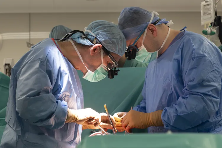 Lekarze z UCK 9 grudnia zoperowali pacjentkę, która otrzymała nowe serce. Był to przeszczep nr 100 wykonany w gdańskim ośrodku.