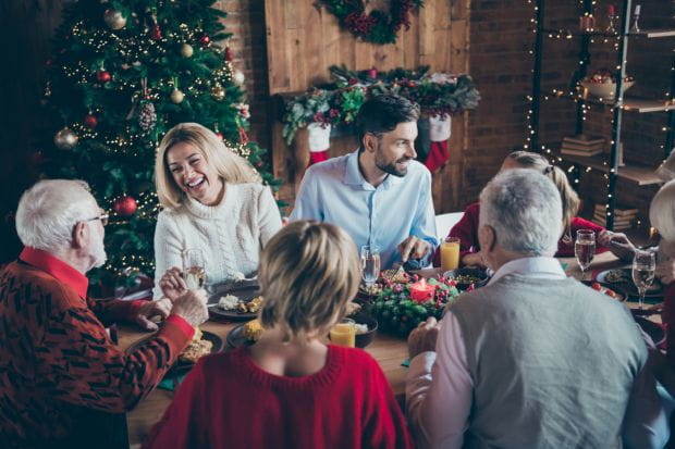 Święta są okazją do spotkań rodzinnych i spędzania czasu z najbliższymi. W tym czasie niektórzy jednak obawiają się trudnych tematów i niezręcznych pytań. 