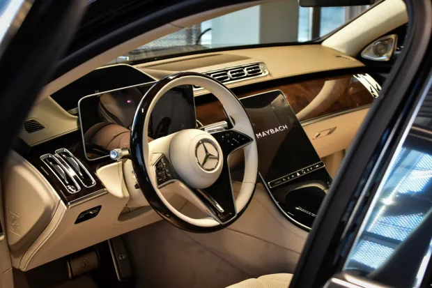 Ociekające luksusem wnętrze Mercedesa-Maybacha S 680. 