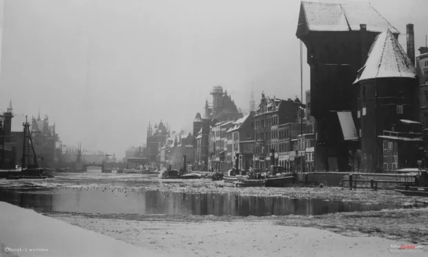 Przedwojenne zdjęcie Motławy (1930 r.) w zimowej scenerii.