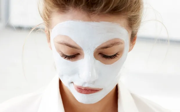 W celu spotęgowania odżywienia skóry twarzy, nałożony na twarz produkt warto  dodatkowo wzmocnić nakładając maskę w płachcie.
