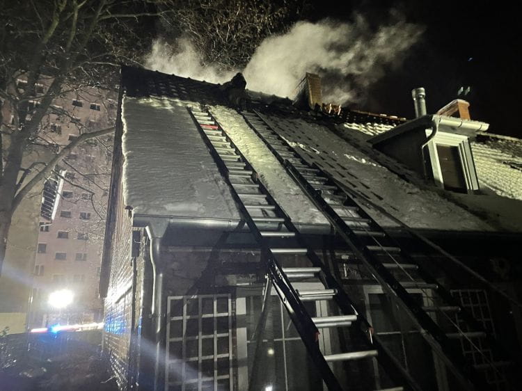 Prawdopodobną przyczyną pożaru było zapalenie się komina.