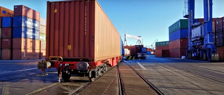 Jak zapowiedział operator kolejowy DB Cargo Euroasia, w przyszłym roku planuje utworzyć regularny serwis na trasie Chiny Gdynia.