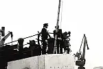 Zdjęcie z opuszczenia bandery na statku Sołdek.