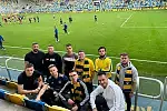 Zawodnicy Arki Gdynia eSports na piłkarskim meczu Arka Gdynia - GKS Tychy (0:1).