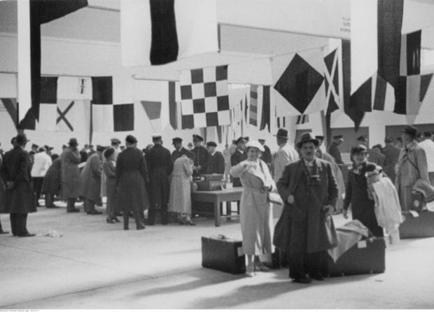 Sala odprawy celnej na Dworcu Morskim. Zdjęcie z 1935 r. Autor Henryk Poddębski.