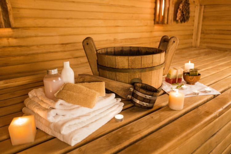 Zastanawiasz się, jak korzystać z sauny? Zachowanie kilku najważniejszych zasad pozwoli ci cieszyć się saunowaniem i osiągnąć maksymalne korzyści. 
