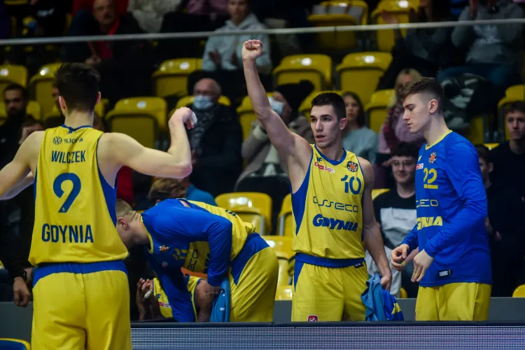 Koszykarze Asseco Arki Gdynia wygrali w Energa Basket Liga mecz po pięciu porażkach z rzędu. Najwięcej punktów zdobył Novak Musić (nr 10). 