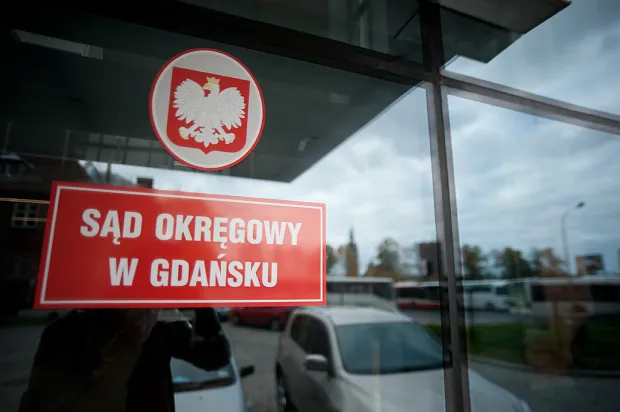 Obaj policjanci zostali skazani prawomocnie w 2021 roku przez Sąd Okręgowy w Gdańsku.