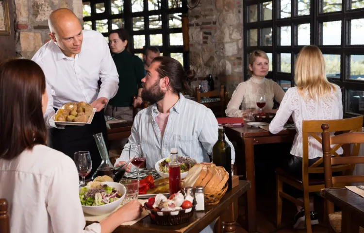 Często zdarza się, że goście w restauracji są częstowani czymś, czego nie zamawiali. Nie zawsze oznacza to jednak, że degustacja jest darmowa - opłata za to, co się zje czy wypije, może zostać doliczona do rachunku. 