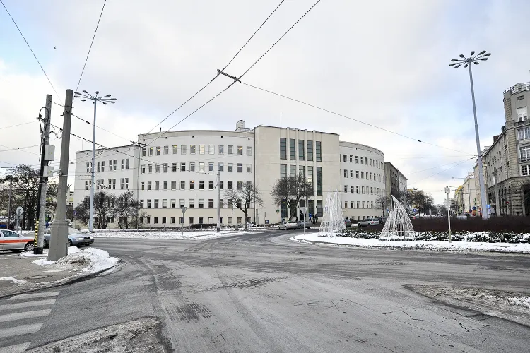 Sąd Rejonowy w Gdyni bardzo poważnie potraktował groźby 24-latka i zdecydował się go tymczasowo aresztować na dwa miesiące.