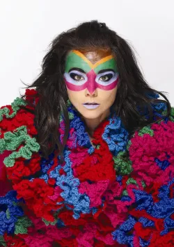 Björk (na zdjęciu) w lipcu wystąpi na festiwalu Open'er, a już teraz polskich interpretacji będzie można posłuchać w klubie Atelier.