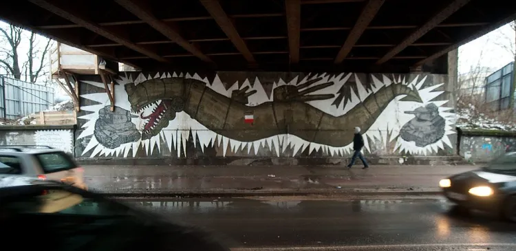 Pancerny pociąg Smok Kaszubski, jest też natchnieniem dla muralistów, którzy jego artystyczną wizję namalowali pod wiaduktem na ul. Wyspiańskiego w Gdańsku. Praca Emila Gosia w ramach akcji "Traffic Design".