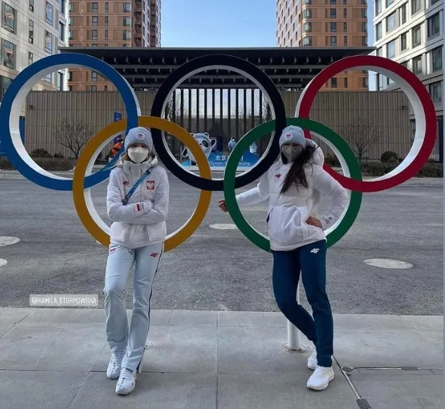 Kamila Stormowska (z lewej) i Nikola Mazur, łyżwiarki Stoczniowca Gdańsk wystartują na Igrzyskach Olimpijskich Pekin 2022 w short tracku. 