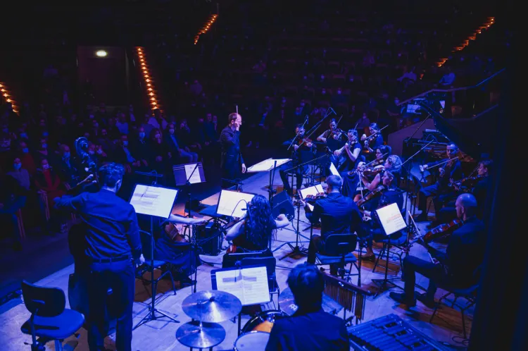 Orkiestra Kameralna Progress działa od 13 lat, pod kierownictwem artystycznym swojego założyciela, Szymona Morusa. 
