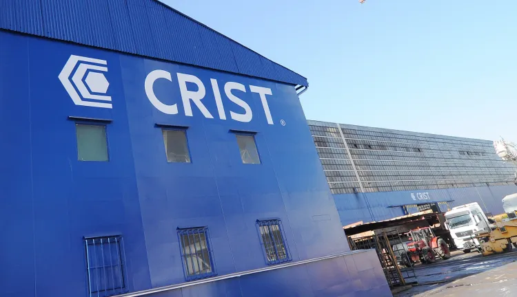 Stocznia Crist jest jedną z większych spółek, które zakupiły część majątku Stoczni Gdynia. Crist jest właścicielem rejonu prefabrykacji kadłubów. We wrześniu 2010 roku stocznia wylicytowała też duży suchy dok. 