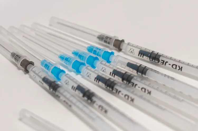 Niedzielski stwierdził, że liczy, że dzięki produkowanej przez Novavax szczepionce o nazwie Nuvaxovid zwiększymy w Polsce poziom zaszczepienia przeciw COVID-19.