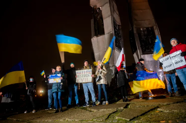 Manifestacja "Solidarnie z Ukrainą" rozpocznie się w czwartek, 24 lutego, o godz. 20 na pl. Solidarności w Gdańsku.