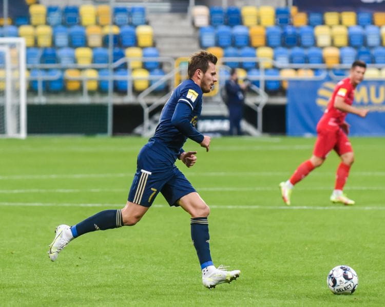 Adam Deja otworzył rezultat w meczu Widzew Łódź - Arka Gdynia, w którym padło aż 7 goli, w tym 5 dla gości.