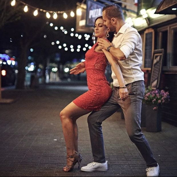 Bachata, a sensual dance that can be danced both solo and in pairs.
