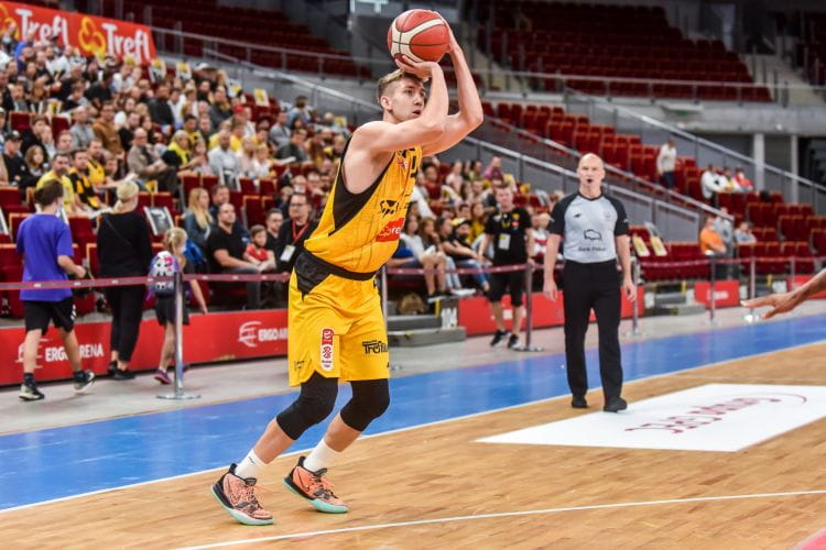 Mateusz Szlachetka doznał kontuzji barku 3 listopada w meczu przeciwko drużynie Kijów Basket w FIBA Europe Cup. Do gry wraca cztery miesiące później.