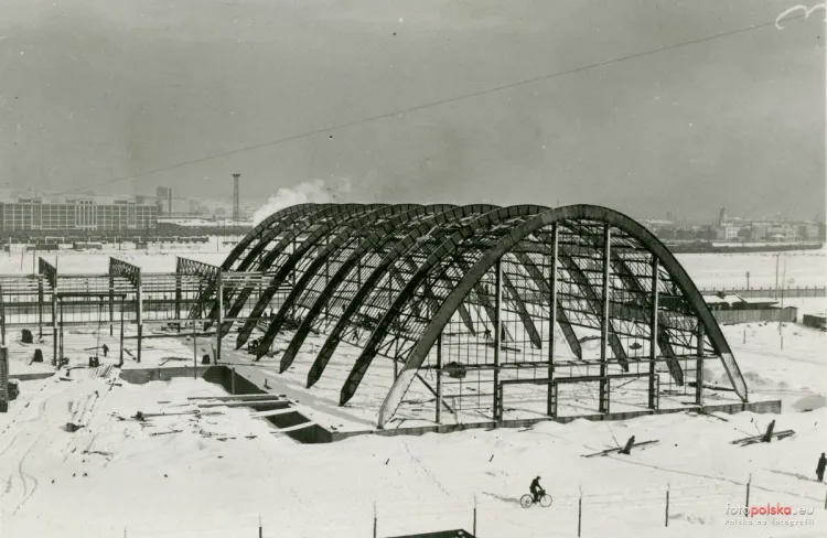 Zdjęcie z budowy hali targowej w Gdyni.