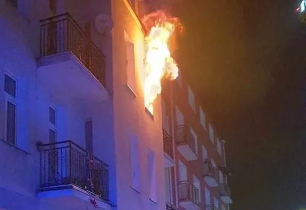 Pożar w budynku przy ul. Dekerta okazał się tragicznym w skutkach podpaleniem. 