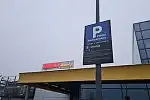 Kilka dni temu przy centrum handlowym stanęły parkomaty i tablice informujące o nowych zasadach parkowania.