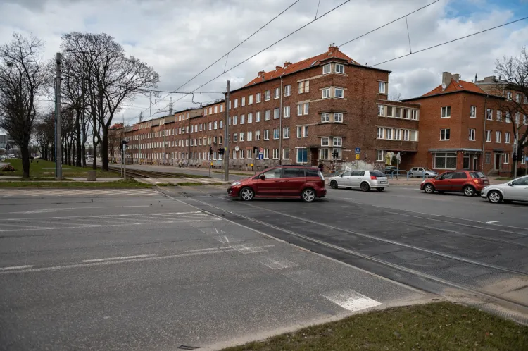 Na skrzyżowaniu al. Legionów z ul. Kościuszki we Wrzeszczu to pojazdy komunikacji miejskiej mają priorytet, dlatego na zmniejszenie korków w tym miejscu kierowcy nie mają co liczyć.