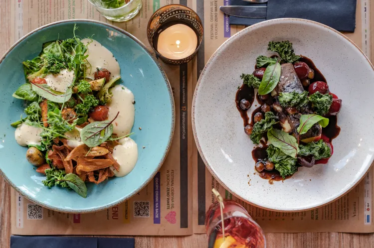 Endi Wine House przygotowało dla uczestników Restaurant Week dwie opcje menu - mięsne i wegetariańskie. Oba warianty zaskakują niebanalnym połączeniem tradycyjnych smaków. 