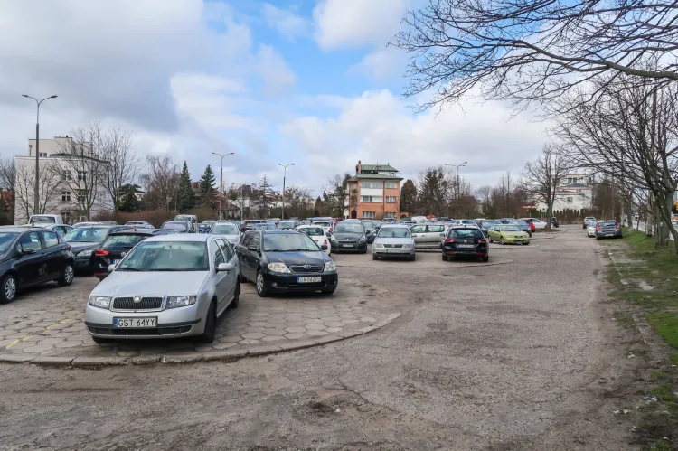 Parking na Kamiennej Górze - miasto chce sprzedać jego część pod zabudowę mieszkaniową.