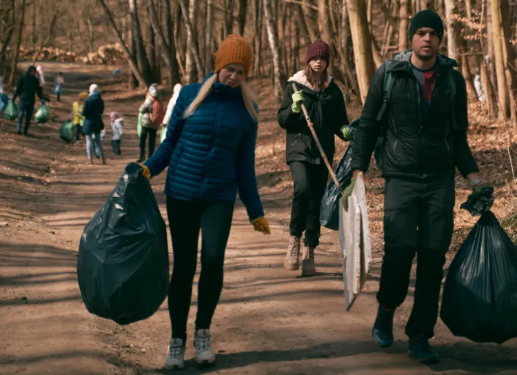 Kilkadziesiąt worków śmieci zebrali w ubiegłą sobotę mieszkający w Gdańsku Ukraińcy na terenie lasu przy Jaśkowej Dolinie na Morenie. Chcieli w ten sposób podziękować za pomoc udzieloną uchodźcom przez mieszkańców Trójmiasta.