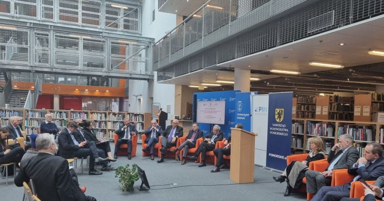 Konferencja "Ryzyka i konsekwencje podziału oraz sprzedaży Grupy Lotos. Perspektywa Ekonomiczno-Społeczna" odbyła się na Uniwersytecie Gdańskim. 