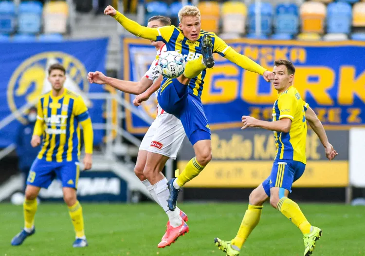 Michał Bednarski rozgrywa debiutancki sezon w pierwszej drużynie Arki Gdynia, a już ponownie może na dłużej zadomowić się w wyjściowej "11" na odpowiedzialnej pozycji środkowego pomocnika. 