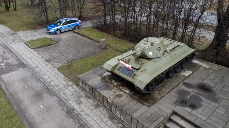 Władze Gdańska podjęły decyzję, że nie usuną czołgu - pomnika z al. Zwycięstwa.