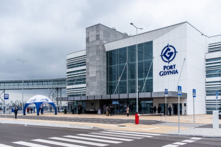 Według władz Portu Gdynia promy zaczną kursować z nowego terminalu w czerwcu. Pytanie tylko, czy w zakresie obsługi ruchu towarowego, czy już pasażerskiego.