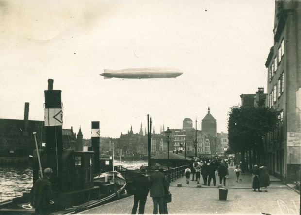 Siedmiu wizytom sterowca "Graf Zeppelina" nad Gdańskiem Jan Daniluk poświęcił jeden z rozdziałów swojej książki o Wolnym Mieście Gdańsku. Zdjęcie ze zbiorów Krzysztofa Gryndera.