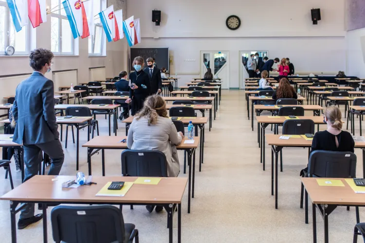 Egzamin maturalny w terminie głównym w części pisemnej przeprowadzony będzie w terminie 4-23 maja 2022 r.
