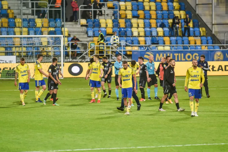 Arka Gdynia poprzedni sezon skończyła po barażowej porażce z ŁKS Łódź (na zdjęciu). Teraz zwycięstwo nad tym rywalem otworzy żółto-niebieskich drogę do pozycji wicelidera Fortuna 1. Liga.