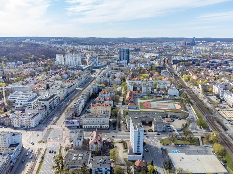 Al. Grunwaldzka na wysokości Wrzeszcza Górnego to obszar, gdzie dominuje wciąż zabudowa mieszkalna, która wydaje się być najbardziej odporna na zmiany trendów społecznych i gospodarczych.