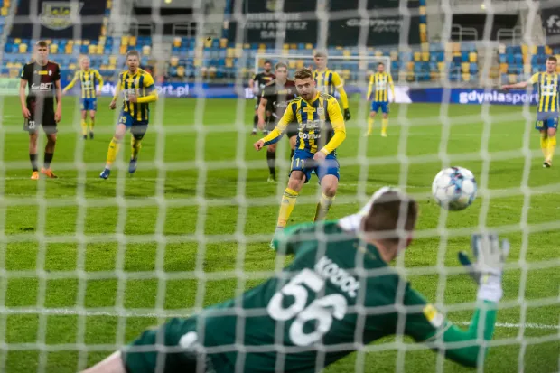 Hubert Adamczyk oba gole w meczu Arka Gdynia - ŁKS Łódź strzelił po rzutach karnych. 