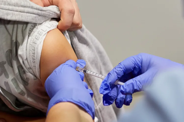 Bezpłatne szczepienia przeciw grypie będą przysługiwać wybranym grupom pacjentów. 