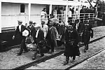Polacy deportowani z Argentyny po dotarciu do Gdyni na pokładzie statku Chaco.