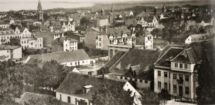 Początek ulicy 23 Marca. W prawym rogu budynek obecnego Urzędu skarbowego, 1909 r.