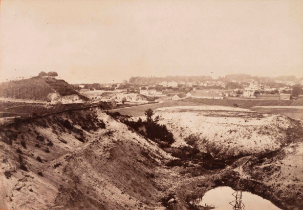 Tak w 1881 r. wyglądały tereny, na których działała cegielnia, browar, a następnie zakłady Sopotplast. Zdjęcie wykonano z okolicy, gdzie dziś stoi osiedle Przylesie.