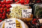 Aktualne ceny warzyw i owoców na straganach.