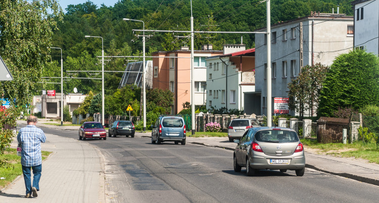 Pustki Cisowskie to dzielnica otoczona zielenią.