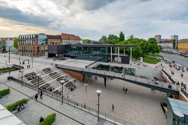 Forum Gdańsk działa już cztery lata, a stojący obok budynek Kunsztu Wodnego wciąż pozostaje zamknięty. 