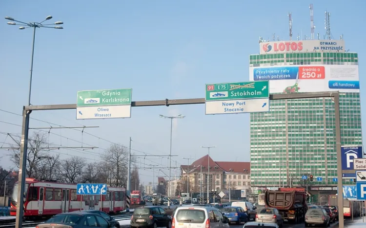 Według opozycji drogowskazy w Gdańsku mogą kierowców-gości wyprowadzić na manowce.